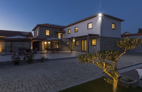 Vila do Conde Villa | Casa da Visa - Heat pool from May to October