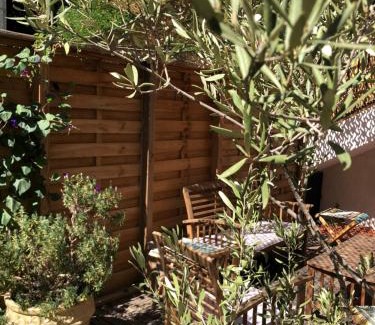 Marseillan Apartment | CASA DAHLIA - Charmant appartement équipé avec grande terrasse