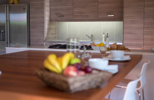 Campo de Baixo House | Casa das Ondas, private condominium, direct access to the beach, WiFi
