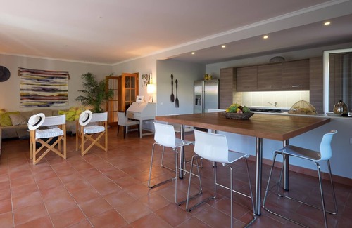 Campo de Baixo House | Casa das Ondas, private condominium, direct access to the beach, WiFi
