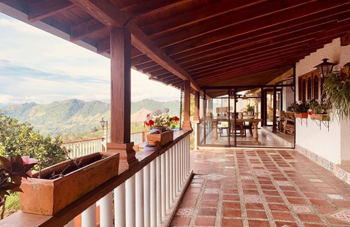 Fredonia House | Casa de Campo con Vista Hermosa a las Montañas de Antioquia