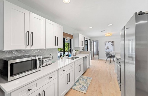 Cape Coral House | Casa de Crab: Gulf Access Waterfront 4 Bedroom and 3 Bathroom Home Heated Pool