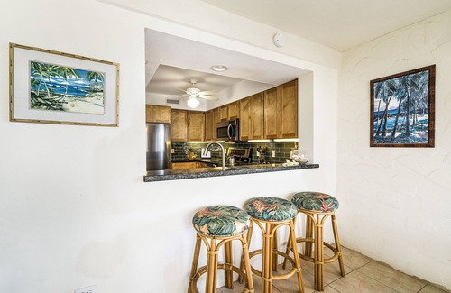 Kailua-Kona Condo | Casa De Emdeko 219 2 Bdrm DIRECT Ocean Front CORNER unit, Wrap around Lanai!