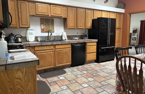 Las Cruces House | Casa de Flores 3 bdrm, 2 bath with covered hot tub