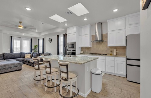 Biggs Field House | Casa De Horizon