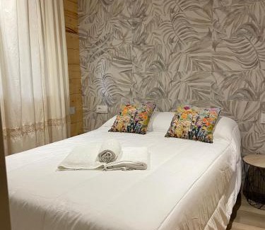 Urbanizacion Puerto de Estepona Apartment | Casa de Madera 2