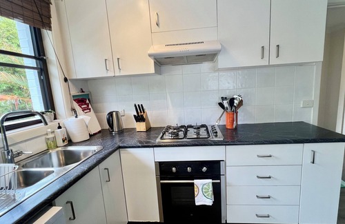 Newport Apartment | Casa de Piña, 700 mts to Newport Beach, headland views, spacious 2 bedrm apt.