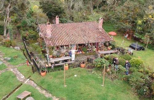Guasca House | Casa de piedra El Colibrí
