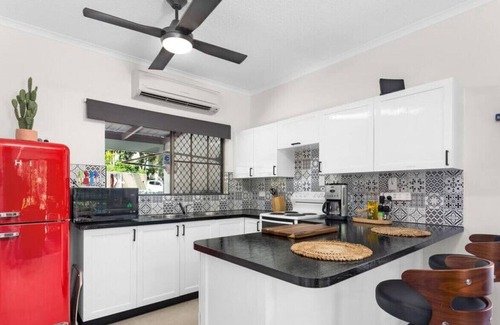 Holloways Beach Apartment | Casa De Playa - Beach Townhouse