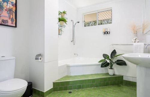 Holloways Beach Apartment | Casa De Playa - Beach Townhouse
