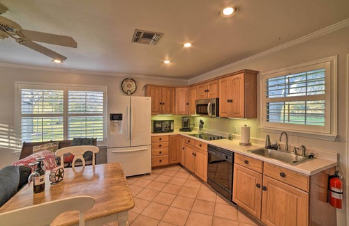 Corpus Christi Cottage | Casa de Samuel - Patio, Fountain & Outdoor Kitchen