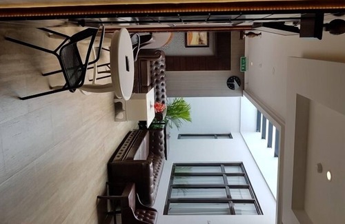 Manado City Centre Hotel | Casa de Wanea Hotel & Resto