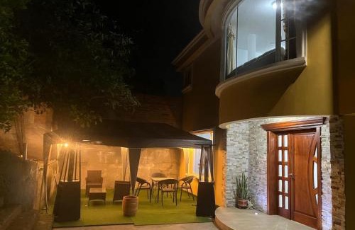 Tababela Bed & Breakfast | Casa del Arupo