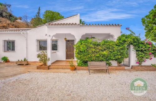 Guaro House | Casa del Barco Villa with Private Retreat Vibes