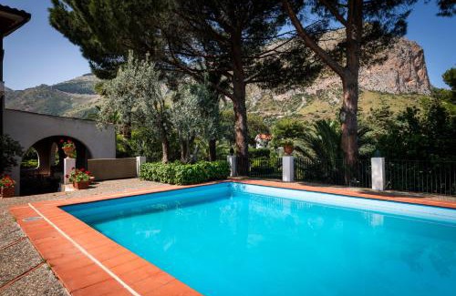 Carini Villa | Casa del carrubo