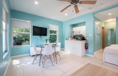 Hollywood South Central Beach Apartment | Casa Del Mar Deluxe Studio 2