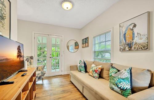 Little Havana House | Casa Del Rio 4 Bed 2 Bath Next to River 1826