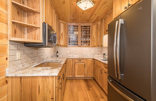 Sky Valley House | Casa di Maria | Wooded Views, Hot Tub, Community Lake Access!