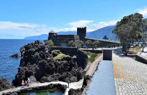 Porto Moniz Apartment | Casa do Pescador, a Home in Madeira