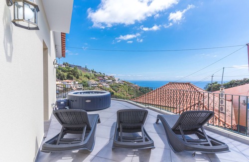 Estreito de Camara de Lobos Ski Chalet | Casa dos Namora by Atlantic Holiday