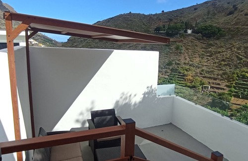 Hermigua House | Casa EL Arbol DE Bibiana 1. Casa Única, Ubicada en Lugar Tranquilo y Céntrico