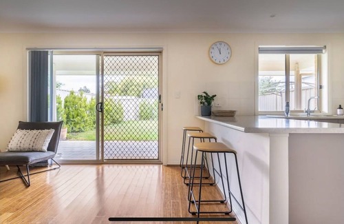 Port Willunga House | Casa Elder - Great for families and friends - 12 minutes walk to the beach.nn