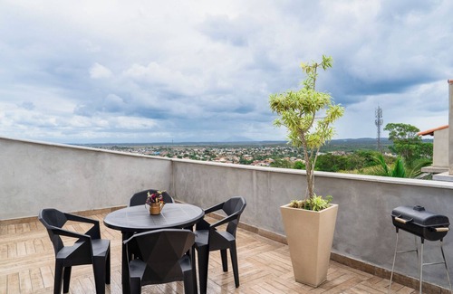 Cabo Frio Ski Chalet | Casa em cond. com lazer completo, Wi-Fi e garagem