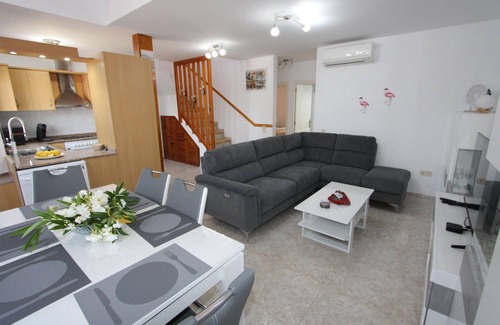 Riumar Ski Chalet | CASA ESPERANZA 1, Ideal house for your holidays near the sea, free wifi, air conditioning optional, private pool, pets allowed, dog’s beach