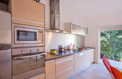 Erbalunga Apartment | Casa Estel - Pink, apartment in downtown of Erbalunga