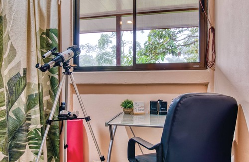 Katira House | Casa Familia-Pura Vidaville. Private Modern Cabin w/AC & Fiber Wi-Fi. Near Park