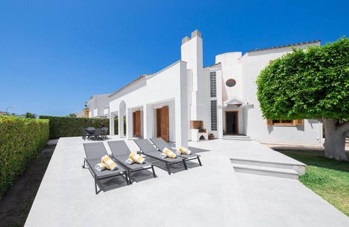 Pont d'Inca Ski Chalet | Casa Félix is located in a residential area, with a private pool and gardens