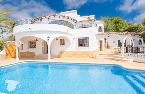 Empedrola Villa | Casa Feliz
