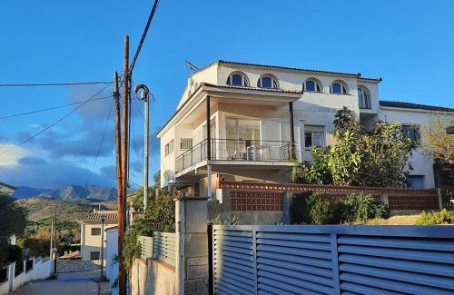Llanca House | CASA FERRER - Casa grande de ambiente familiar en Llançà, cerca de la playa y del puerto. - ES-228-64