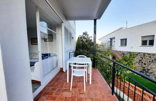 Llanca House | CASA FERRER - Casa grande de ambiente familiar en Llançà, cerca de la playa y del puerto. - ES-228-64
