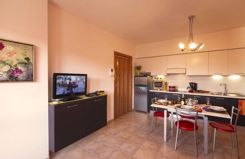 Sasso Moro Apartment | Casa Fiorita Pool and Lake, Leggiuno, Italy