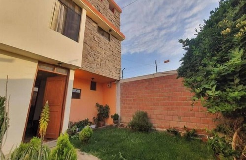 Coronel Gregorio Albarracin Lanchipa House | Casa Giurfa, with parking and private park
