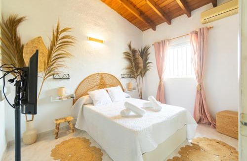 Los Geraeos House | Casa Ibicenca con Piscina privada - By Aloha Palma