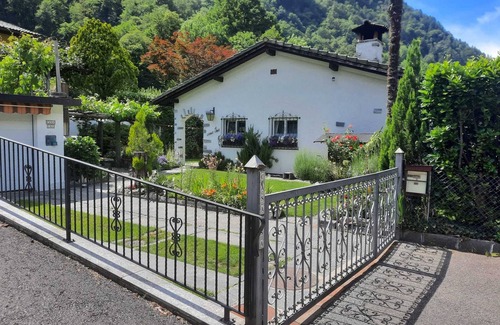 Aurigeno House | Casa Isa Moghegno, house in bungalow style on 1. Level in quiet residential area
