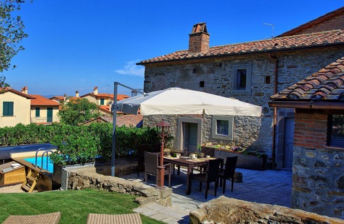 Camucia Villa | Casa La Fonte - Luxury Villa Rental with swimming pool in Cortona, Tuscany