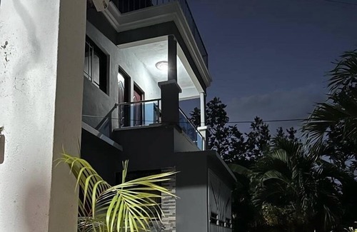 Payita House | Casa Linda: 10 Mins to Beach and lagoon with AC and Free Parking