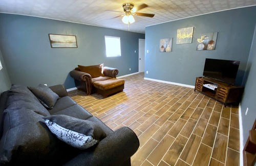 Borger House | Casa Listo, 3 Bedroom, 2 Bath,1 Car Garage, WiFi, Sleeps 6