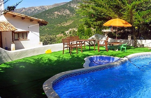 Majada Carrasca Cottage | Casa Los Gatos 1 to 13 people. 4 bedrooms with bathroom, living room with fireplace, heating.