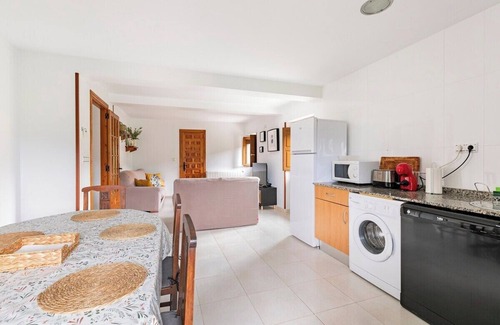 Castiello de Jaca Apartment | Casa Luis: Apartamento con Jardín Privado en los Pirineos