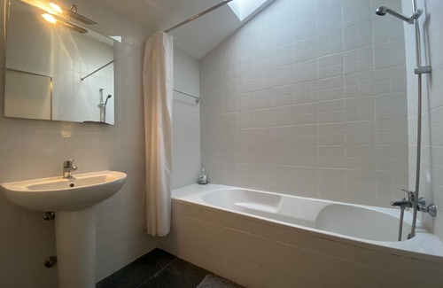 Braganca Bed & Breakfast | CASA LUIS GONZAGA - UNI. COIMBRA by VACATIONY