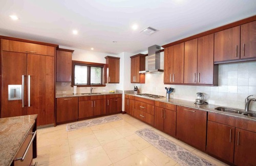 George Town Villa | Casa Luna 14: Gated Resort South of 7Mile Beach w/Beach Cove, Communal Pool, Hea