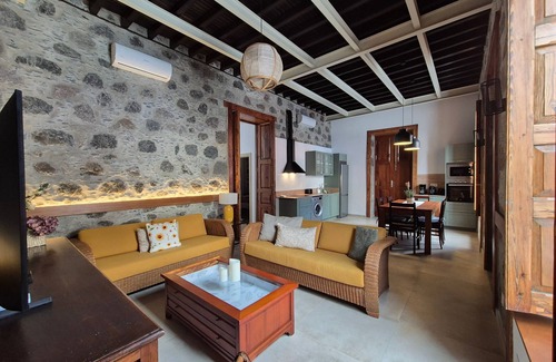 Mogan House | Casa Manuela & Federico: Authentic & Luxurious