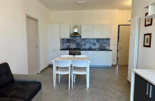 Finalborgo Apartment | Casa Maestrale - Elegante con Balcone Vista Mare