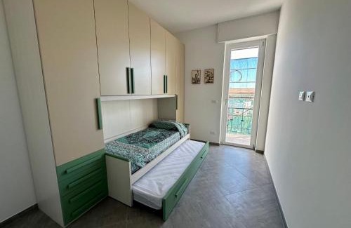 Finalborgo Apartment | Casa Maestrale - Elegante con Balcone Vista Mare