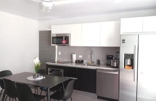 Punta Leona Apartment | CASA MARIPOSA en Punta Leona a 500 metros de la playa FULL EQUIPADA Espacio y precio a tu medida Posibilidad de alquilar la casa entera, los dos apartamentos abajo o los 2 cuartos con baños privados en la planta alta Para 1 a 22 personas