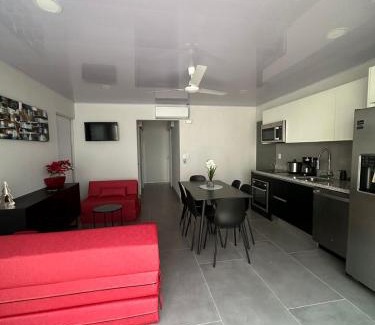 Punta Leona Apartment | CASA MARIPOSA en Punta Leona a 500 metros de la playa FULL EQUIPADA Espacio y precio a tu medida Posibilidad de alquilar la casa entera, los dos apartamentos abajo o los 2 cuartos con baños privados en la planta alta Para 1 a 22 personas